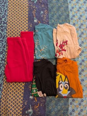 Kids 4 Long Sleeve Holiday Shirts & 1 Legging 7/8